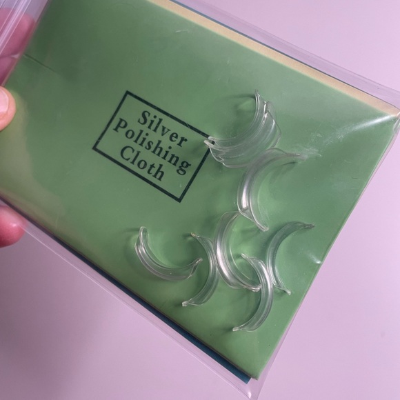 Invisible Ring Size Adjuster for Loose Rings - Picture 2 of 5